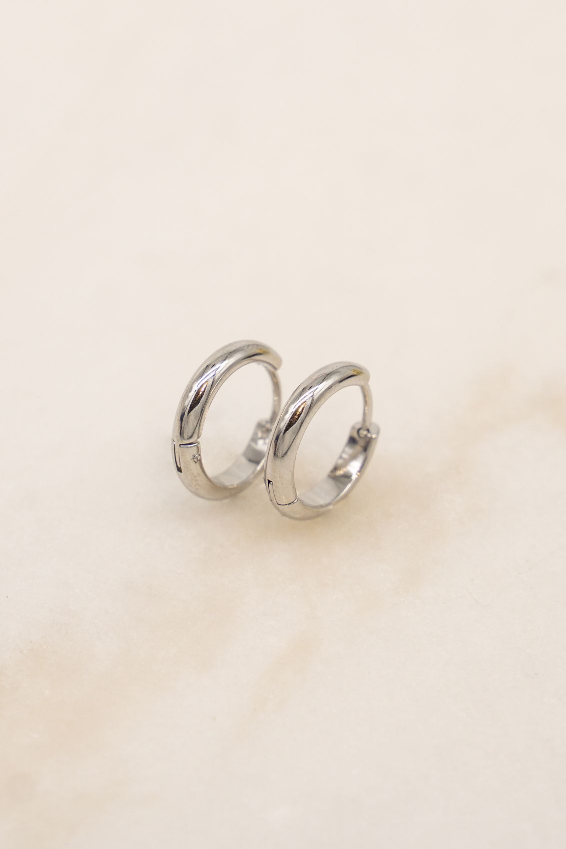 Tiny Hoops – Silver